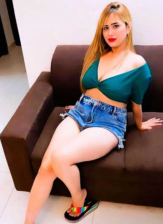 Housewife's Noida